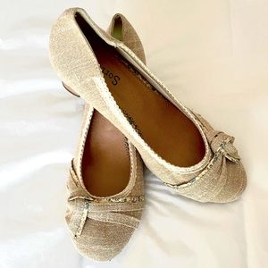 Feminine linen heels